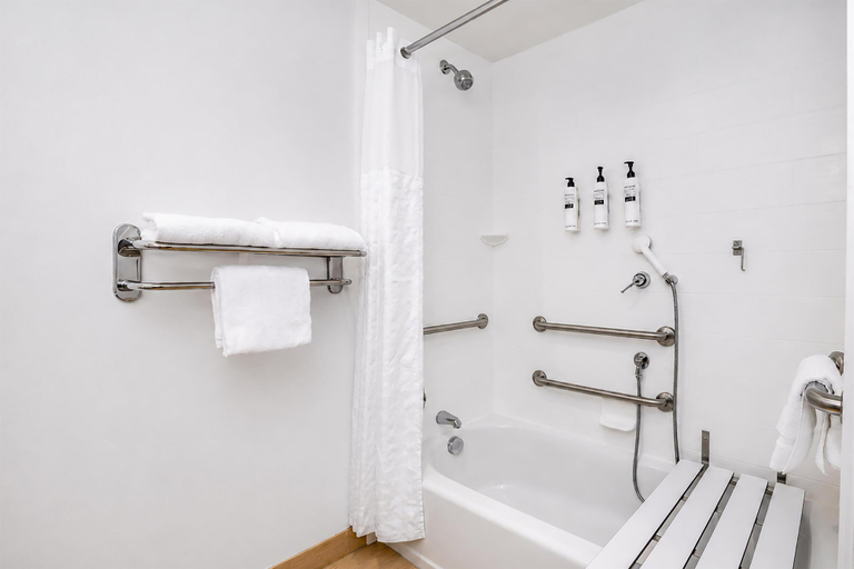 Bathroom 4, Hilton Garden Inn Wallingford/Meriden, New Haven