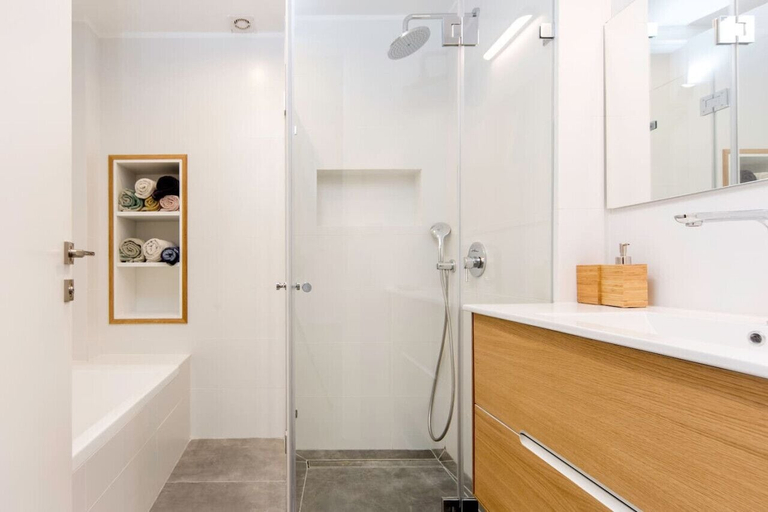 Bathroom 4, Sea N' Rent - 23 Shderot Bialik