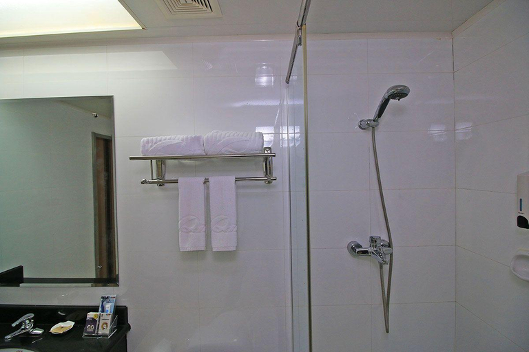 Bathroom 3, Dalian Riyueming Gallery Hotel (Shengli Road Henglong Plaza Branch), Dalian