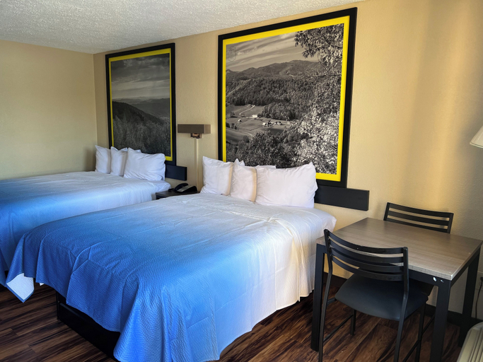 Bedroom 4, Super 8 by Wyndham Lumberton NC, Robeson
