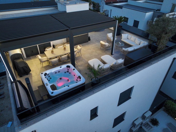 Outdoor dining 2, Crown Penthouse Čiovo, Okrug