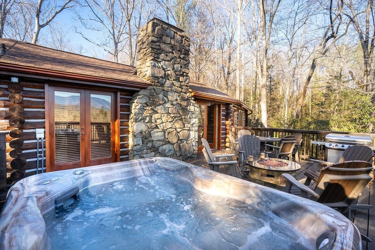 Outdoor spa tub 3, Buckhorn Hideaway, Sevier