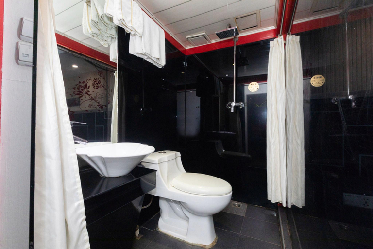 Bathroom, Xilong Hotel (xiwu branch), Harbin