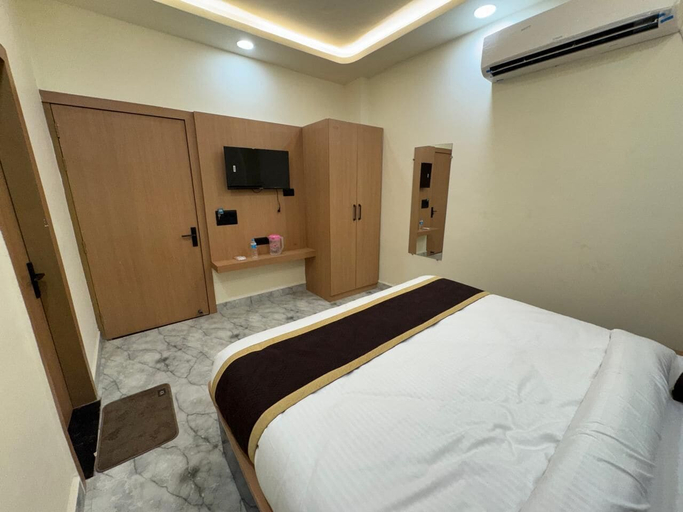 Room 2, Hotel Shri Radhavan, Mathura