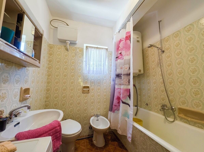 Bathroom 4, Ana - Private Parking - A1 1.kat, Crikvenica