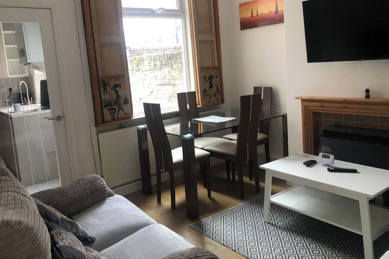 Living area, 3 Bed House Sleeps 6 - Smart Tv - Free Parking, Sefton