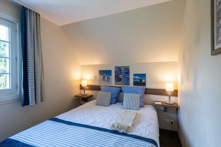Room 3, House Near the Lake and Golf Course, Somme