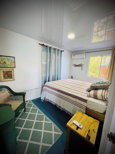 Room 5, Bay Houses Group, Providencia