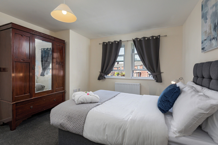 Room 4, House - Sleeps 10 - Parking - Wifi, Cumbria