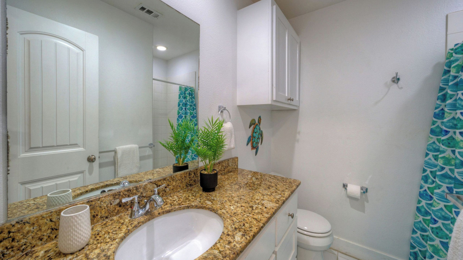 Interior 5, Sandy Shores by Avantstay Breezy Townhome Pool Access + Near Beach, Nueces