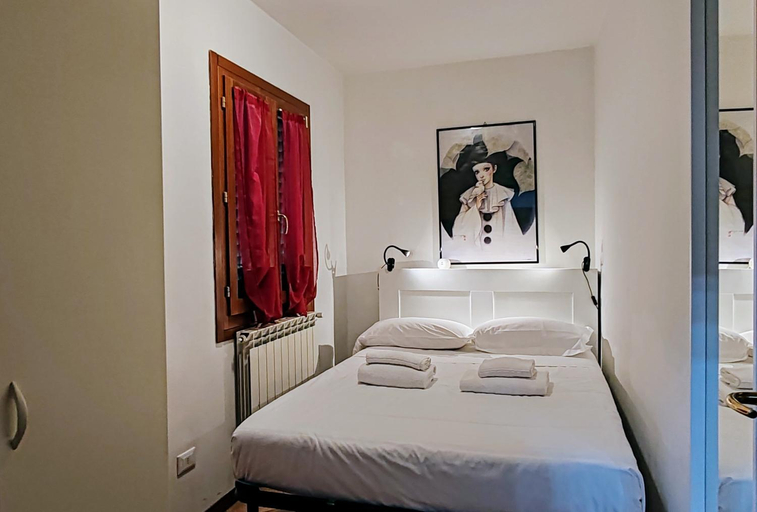 Bedroom 4, Zannoni apartments, Florence