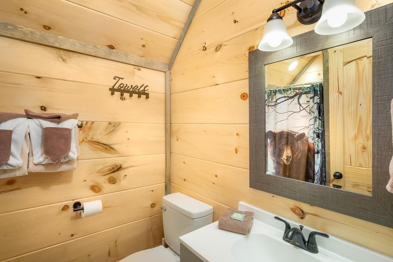 Bathroom, Still Waters Studio, Sevier