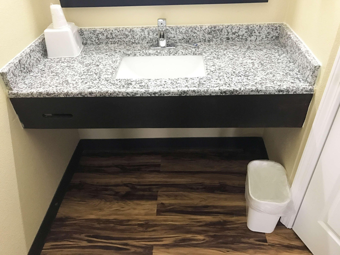 Bathroom 5, Super 8 by Wyndham Lumberton NC, Robeson
