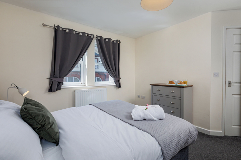 Room 3, House - Sleeps 10 - Parking - Wifi, Cumbria