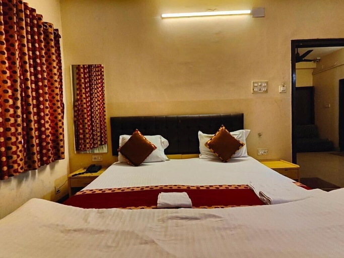 Others 5, Amit Hotel, Kolkata