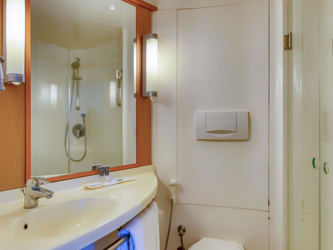Bathroom 5, ibis Bengaluru Outer Ring Road, Bangalore