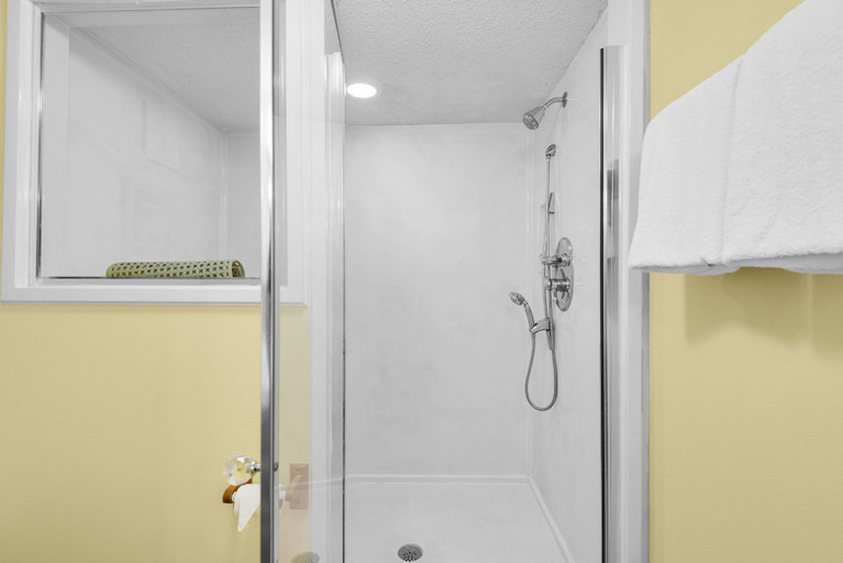 Bathroom 3, Soundside Holiday Beach Resort, Escambia