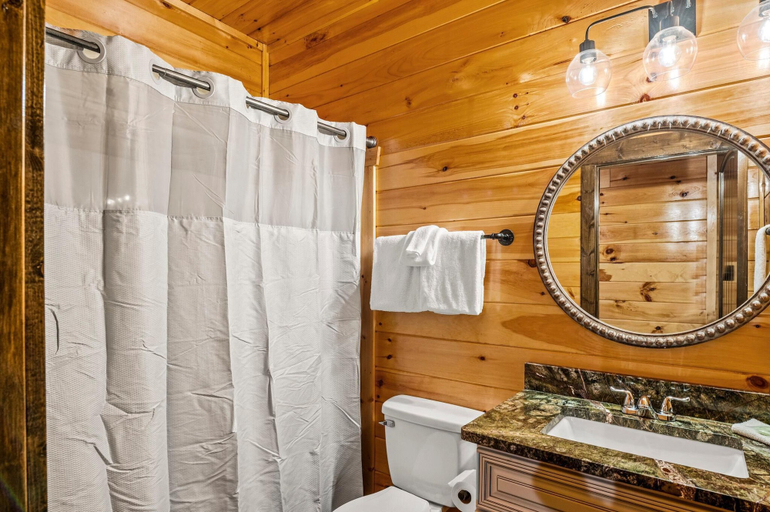 Bathroom 3, The Majestic Pine Retreat, Sevier