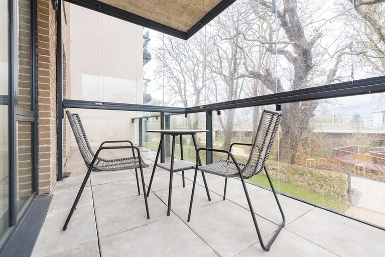Outdoor dining 3, AEA-Woodward Square, Dublin