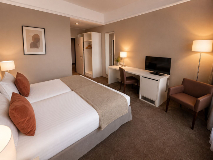 Room 5, guestified. GRAND AIRPORT Hotel, Mettmann
