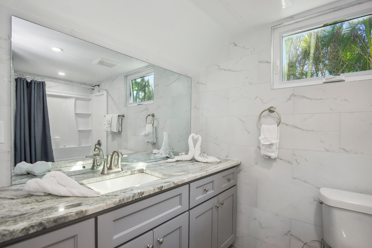 Bathroom 4, Bayview Sunset Getaway B, Lee