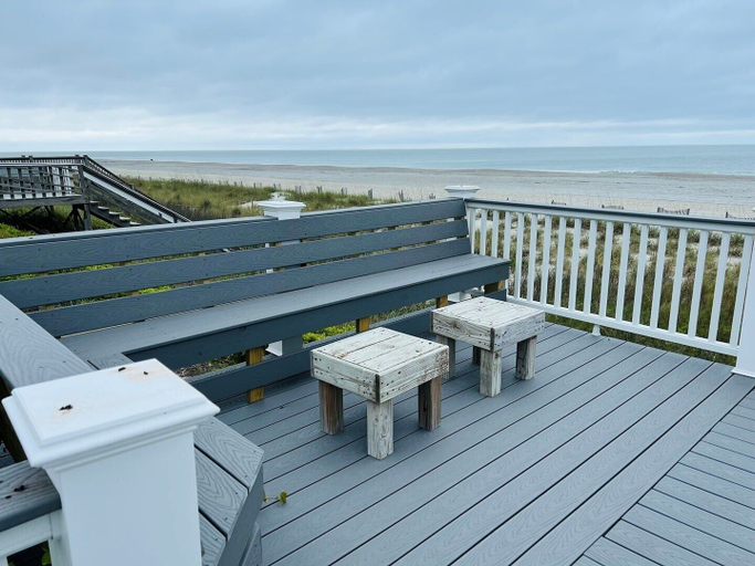 Property grounds 2, Beach Time 5 Bedroom Home by RedAwning, Brunswick