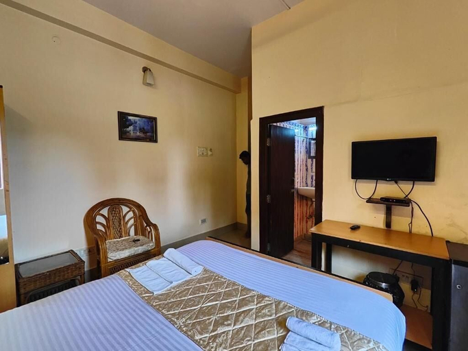 Others 3, Amit Hotel, Kolkata