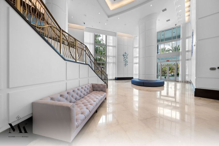 Interior 5, Tresor 2-1209, Miami-Dade
