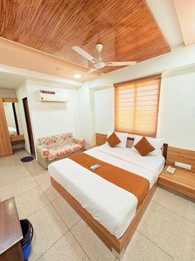 Room 2, Hotel Yuvraj, Gandhinagar