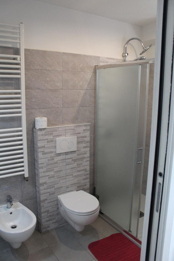 Bathroom 2, AFFITTACAMERE TORRESI 2, Ancona