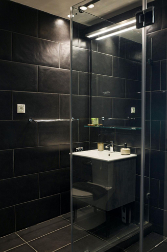 Bathroom 4, MiniLux apartments, Attica