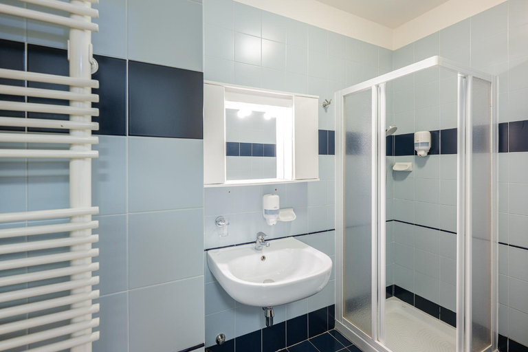 Bathroom 3, Guesthouse - Cultural Center Gustav Mahler, Bolzano