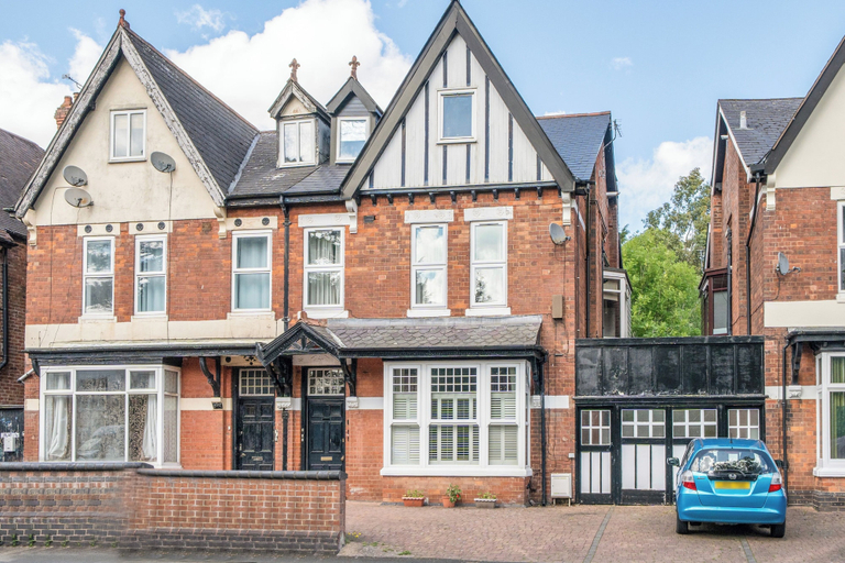 Exterior 2, Midlands Apartment Sleeps 7 - Free Parking, Wifi, Sandwell