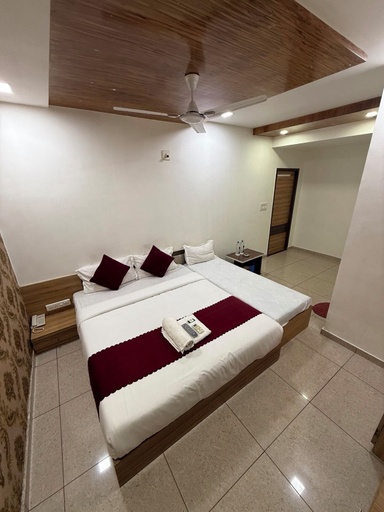 Room 3, Hotel Yuvraj, Gandhinagar