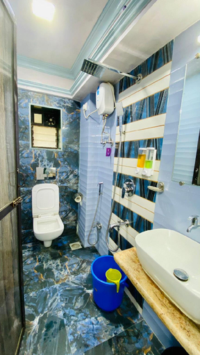 Bathroom 3, Kalpataru Hometel, Mumbai Suburban