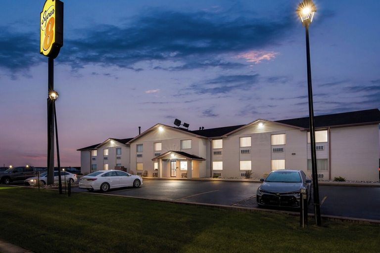 Exterior & Views