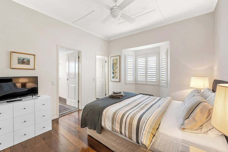 Interior 3, Modern Twist and Old World Charm - 3bed-2bath-2car, Kedron