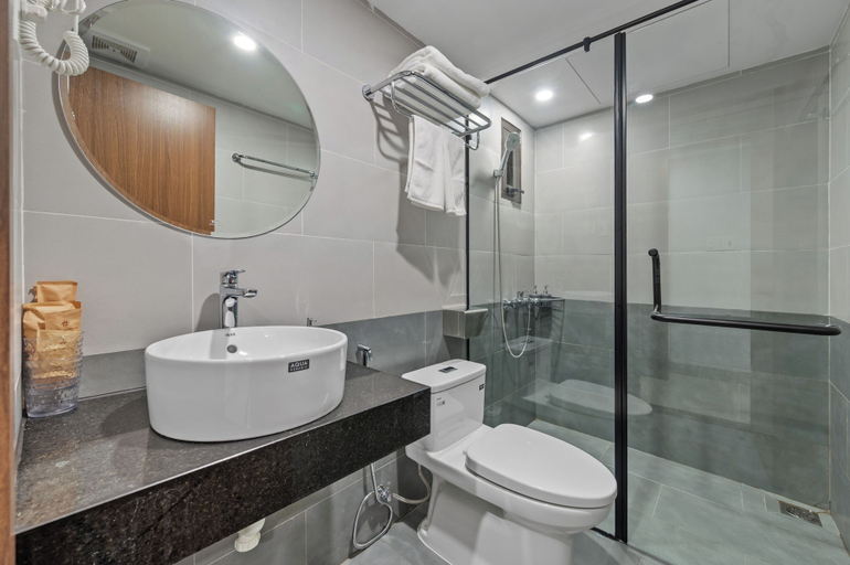 Bathroom 2, Hampton Danang Central Apartment, Da Nang