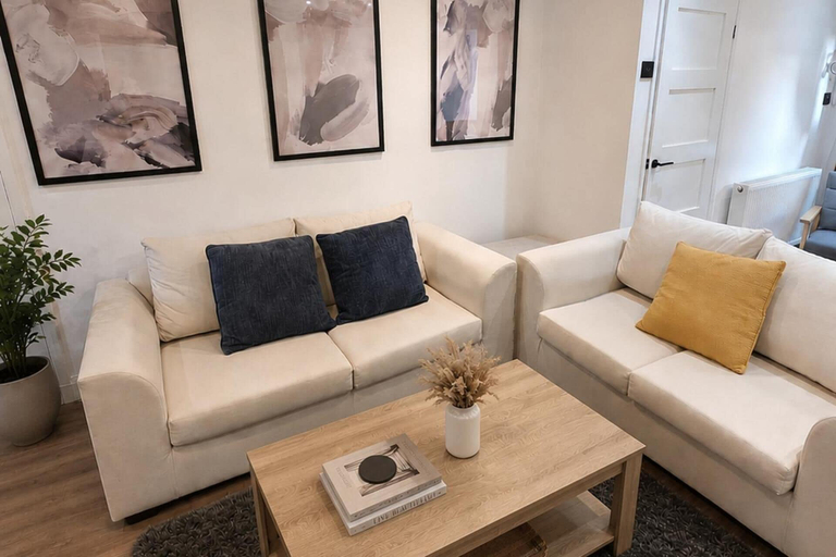 Living area 5, Chester Charm - Spacious 3 Bedroom House, Cheshire West and Chester