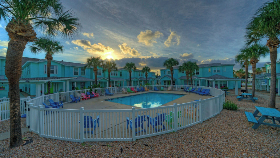 Interior 2, Sandy Shores by Avantstay Breezy Townhome Pool Access + Near Beach, Nueces