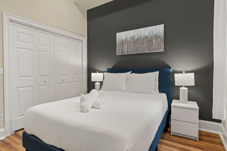 Room 3, Apartmint at 113 Chestnut St, Philadelphia