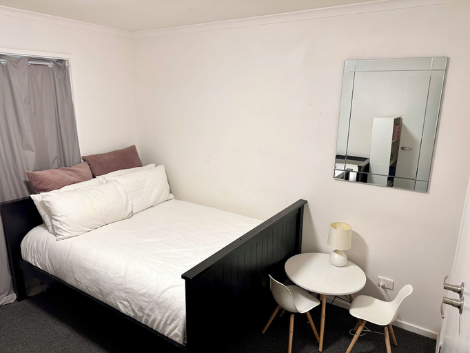 Room 5, Sunny Shackell - 12pm checkout, Campaspe - Echuca