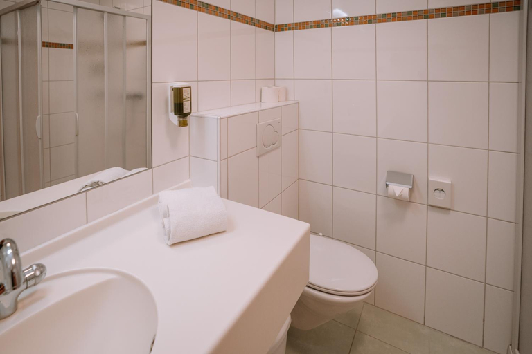 Bathroom 5, Relax- & Wanderhotel Poppengut, Kirchdorf an der Krems