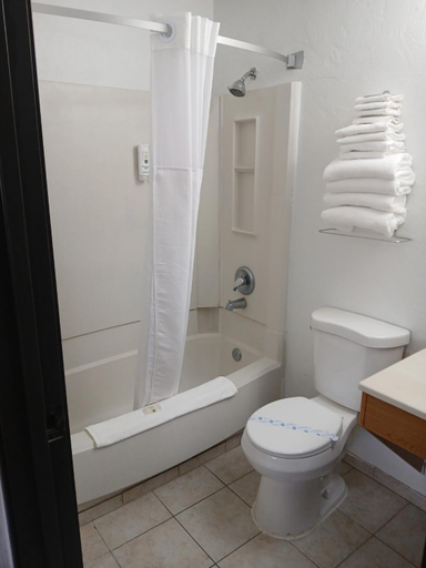 Bathroom 4, Quality Inn Moses Lake, Grant
