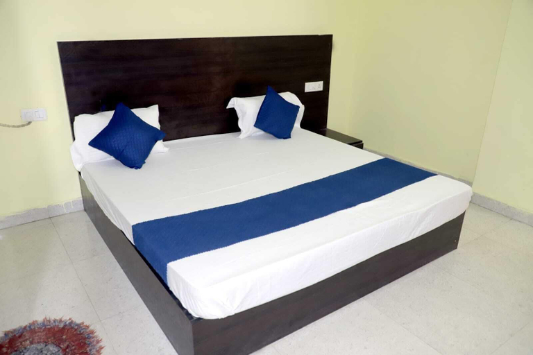 Room 5, Shri Amar Dham Near Prem Mandir Vrindavan, Mathura