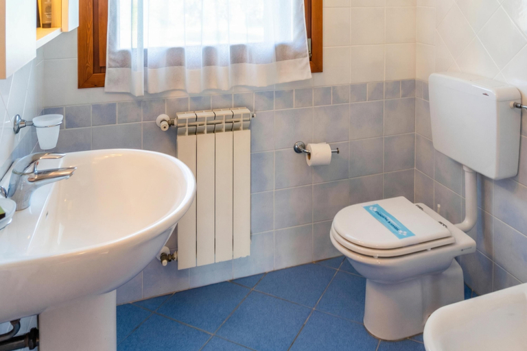 Bathroom 3, Albarella, Rovigo