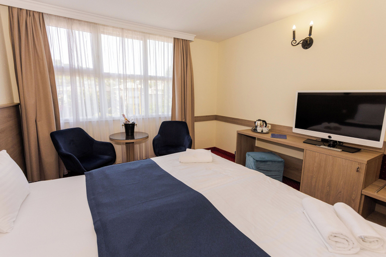 Bedroom 2, Hotel Mediterran, Budapesti