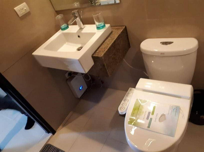 Bathroom 3, Ejb Room at the Mactan Newton, Lapu-Lapu City