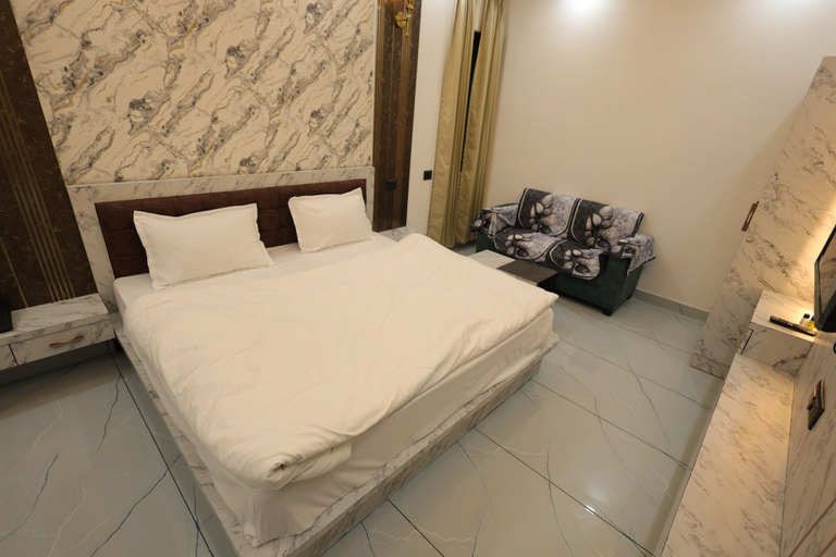 Room 4, Hotel Vinayak Vista, Sikar