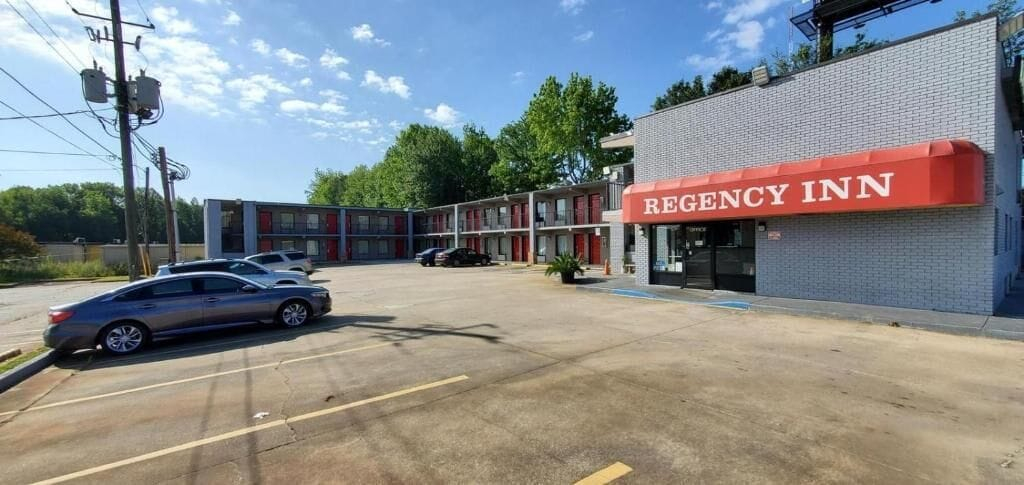 Exterior 5, Regency Inn, Clayton